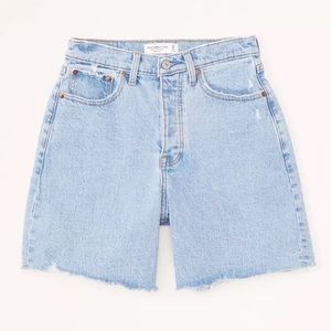 Abercrombie & Fitch Curve Love High Rise 7 Inch Dad Shorts in Size 12